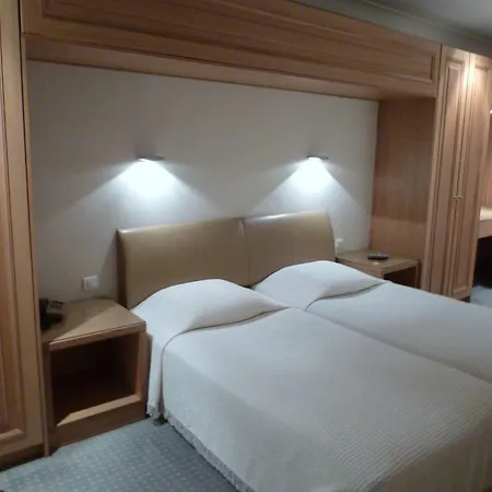 Du Vieux Marais Hotell 3*