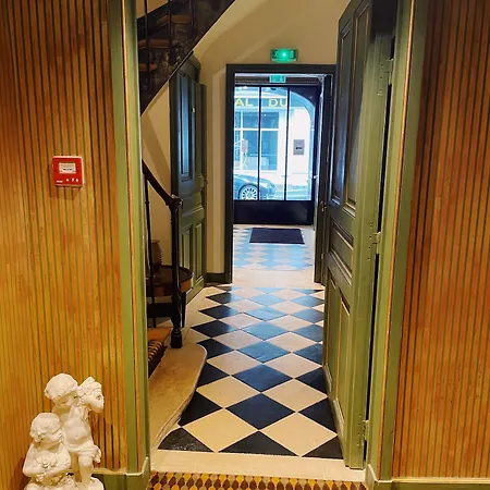 Du Vieux Marais Hotell 3*