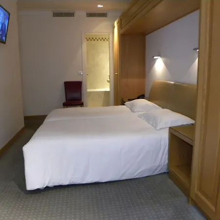 Du Vieux Marais Hotell 3*