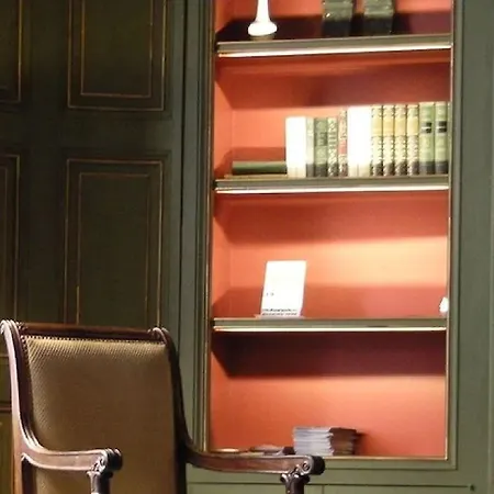 Du Vieux Marais Hotell 3*