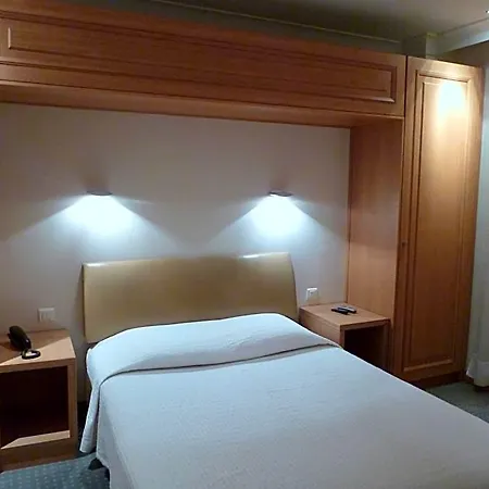 Du Vieux Marais Hotel 3*