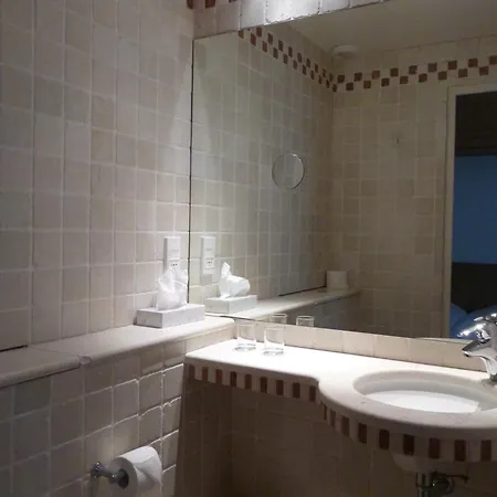 Du Vieux Marais Отель 3*