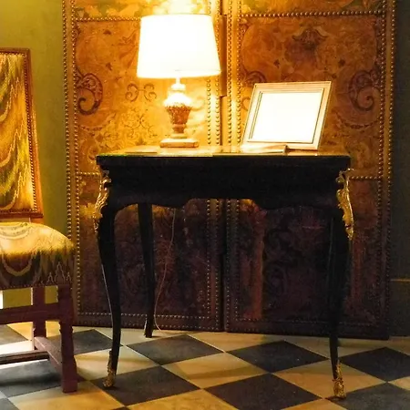 Du Vieux Marais Hotel