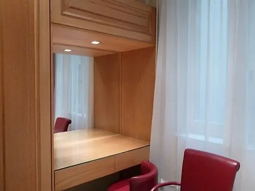 Du Vieux Marais Hotel