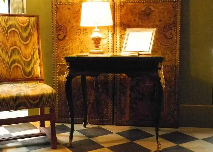 Du Vieux Marais Hotel