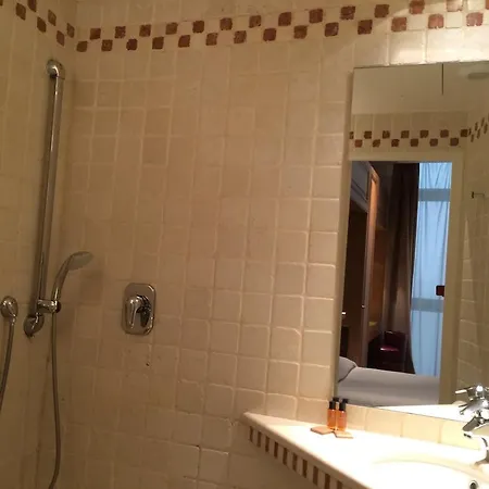 デュ ビュー マレ 3* パリ